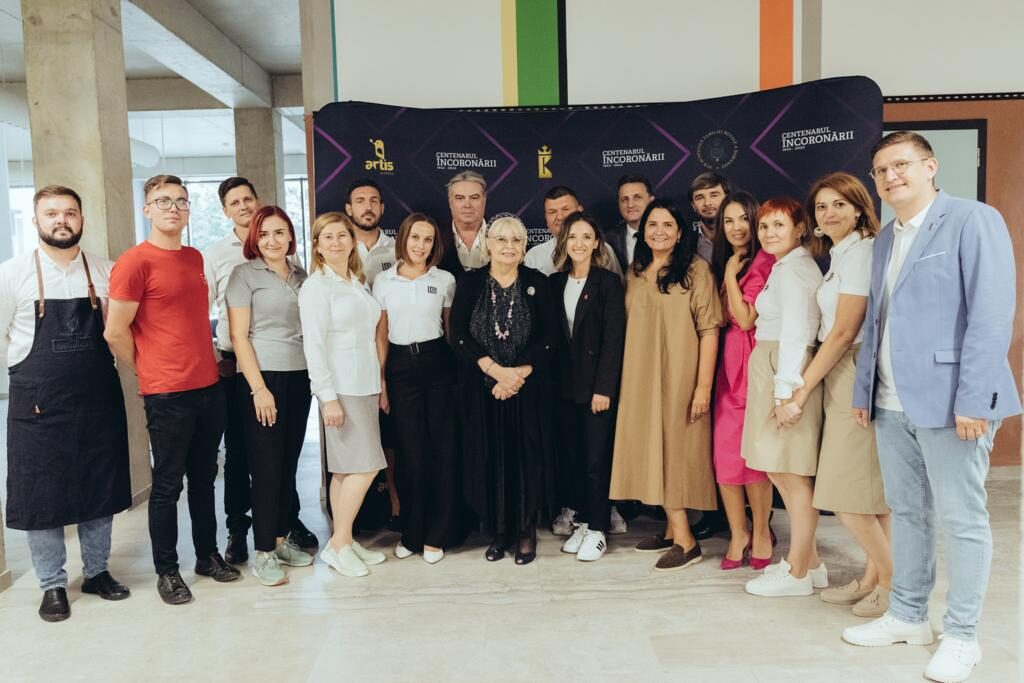 Caravana Centenarul Încoronării
