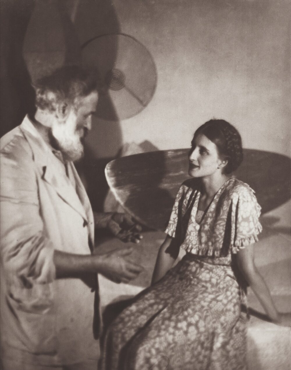 Brâncuși și Marthe Lebherz în atelier