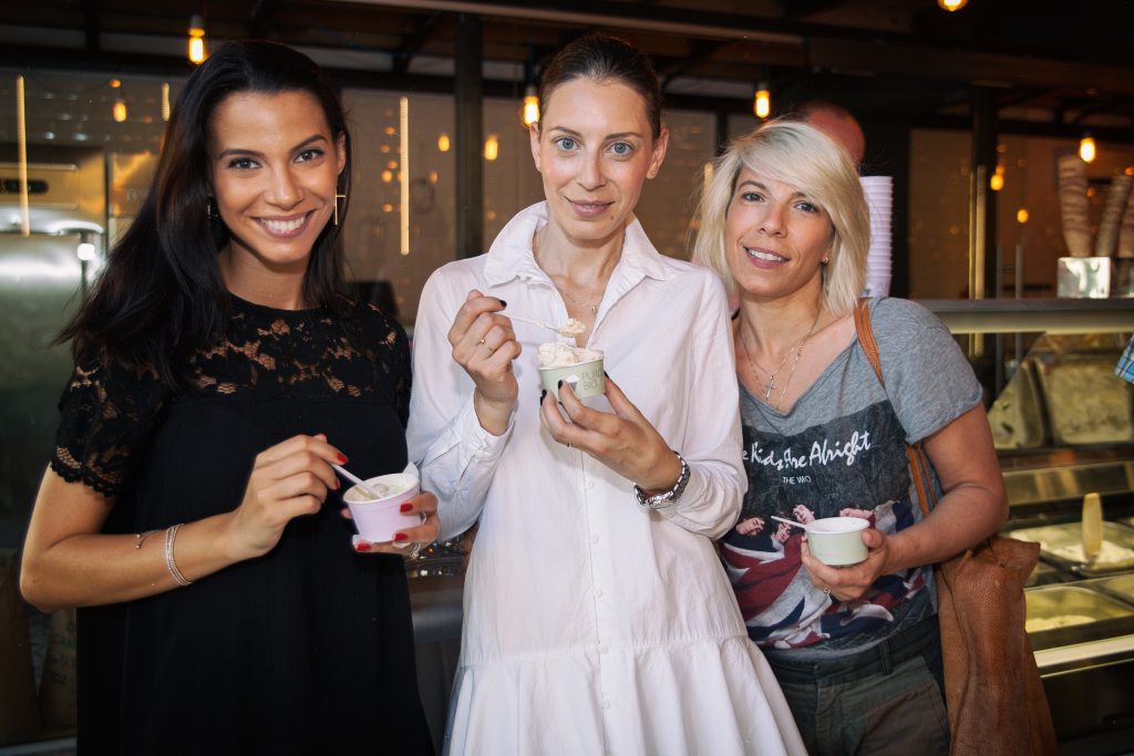 Eli Roman, Maria Radu, Irina Mohora la inaugurearea primei gelaterii Puro&Bio Romania