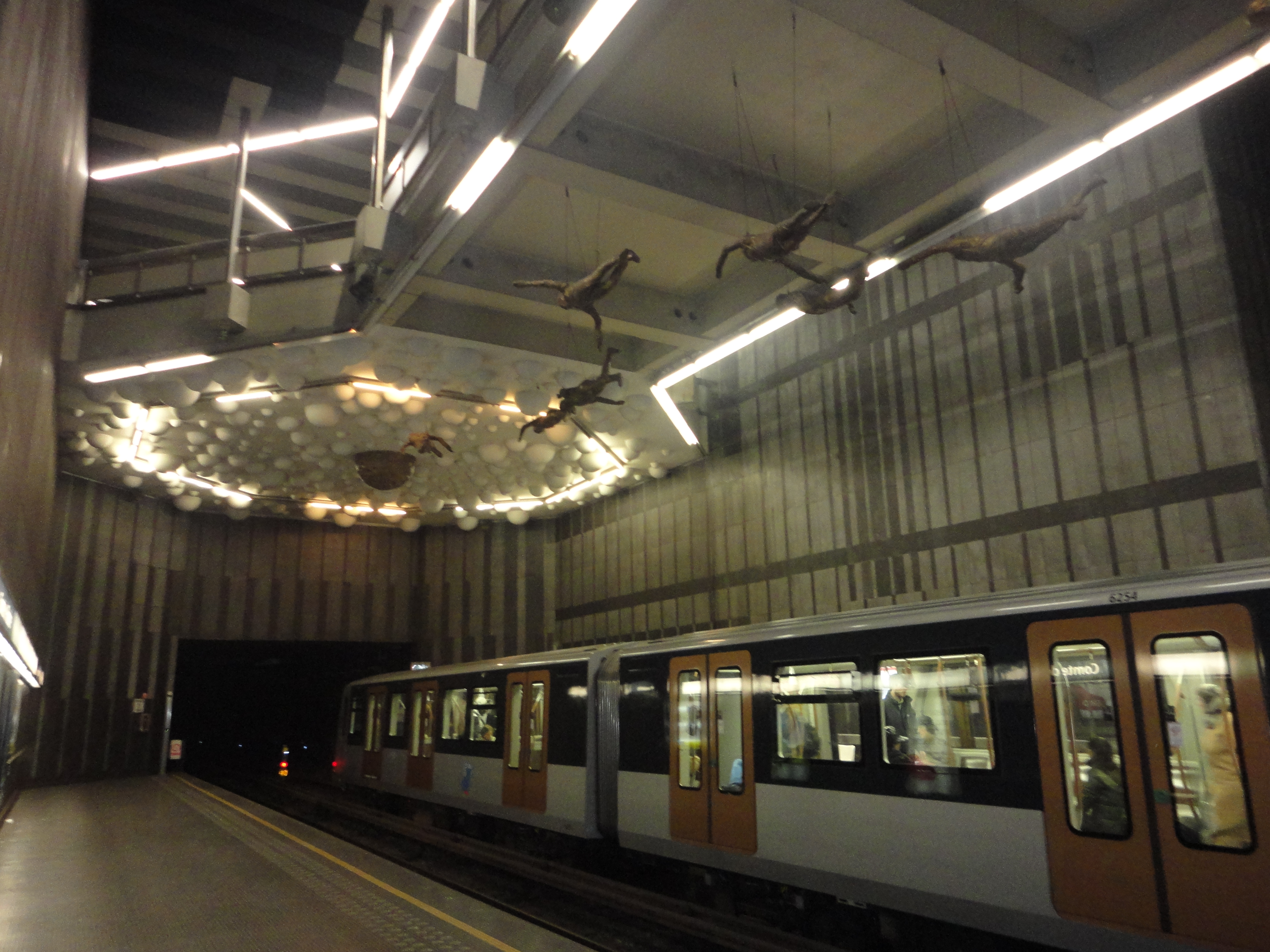 worlds-most-beautiful-and-interesting-subway-stations-11