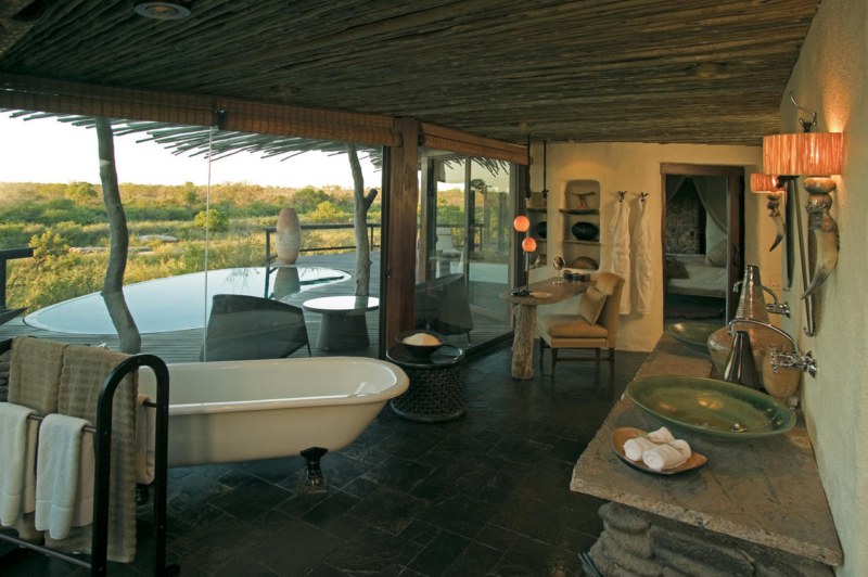 singita-game-lodge-boulders-bathroom1