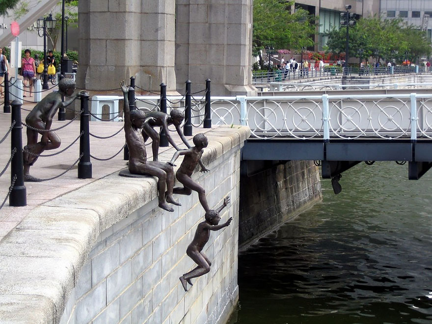 statues